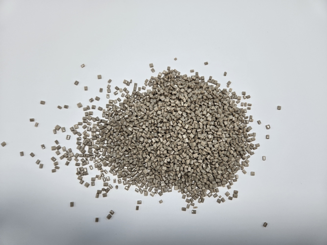 Pellets de PEEK médical Colorant naturel biocompatible pour instruments et implants chirurgicaux